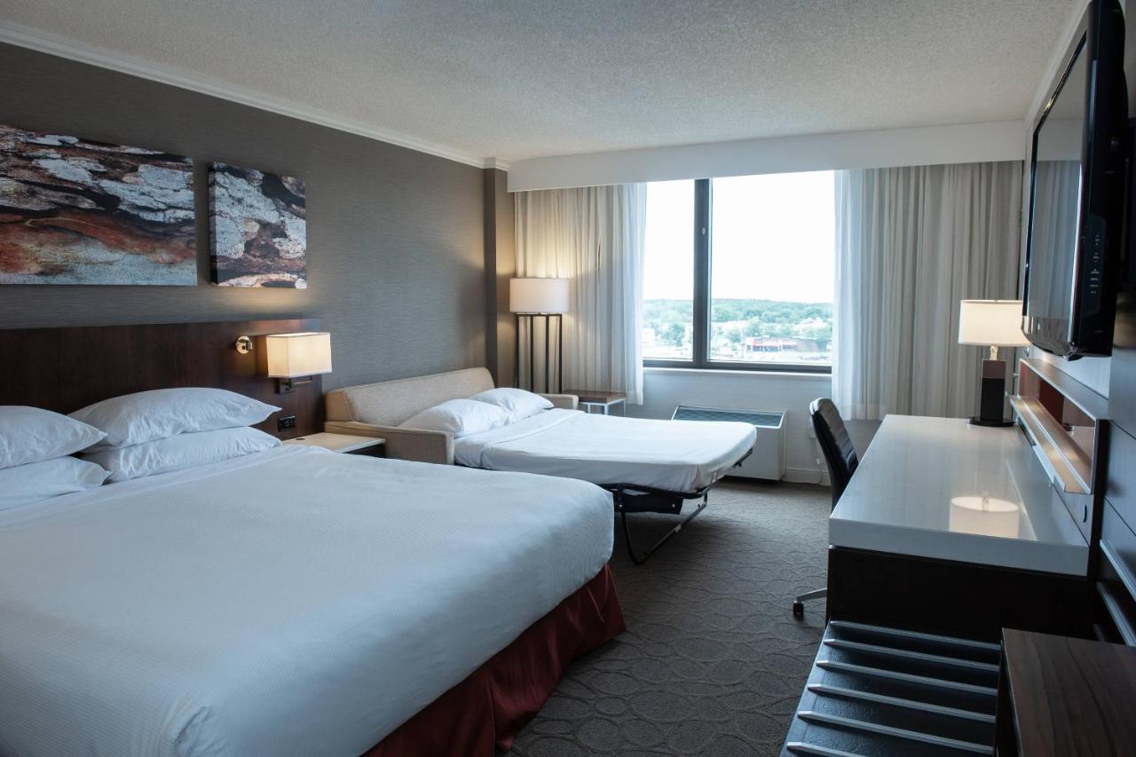 Delta Hotels By Marriott Saguenay Conference Centre Екстер'єр фото